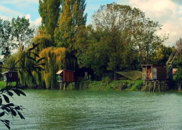 Au Petit Bonheur 펜션 Saint-Savinien